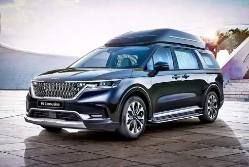 У Kia Carnival отримала два нових виконання