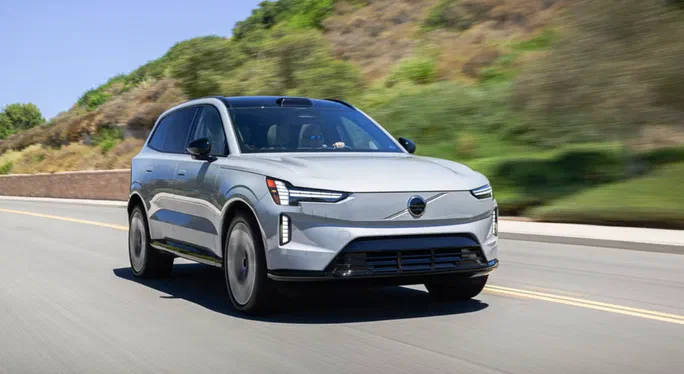 Volvo забезпечує доступ до мережі Tesla Supercharger завдяки адаптеру NACS