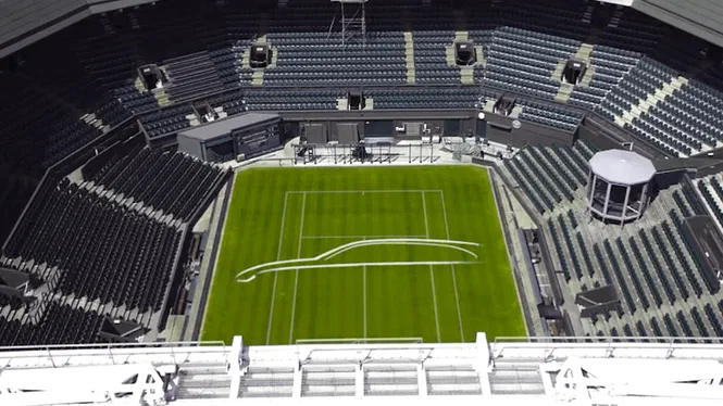 Силует новинки Jaguar продемонстрований на тенісному корті Уімблдону