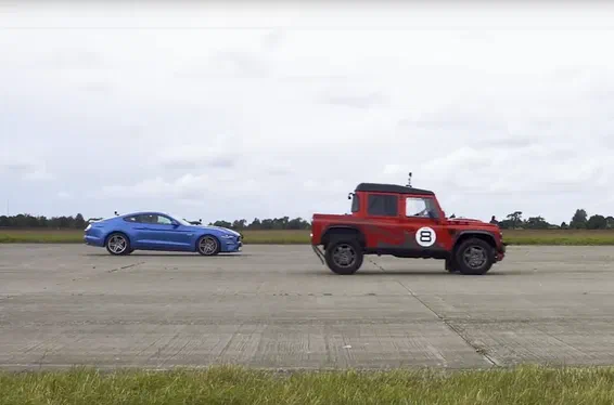 Як Ford Mustang конкурував з позашляховиком Bowler Bulldog на треку (ВІДЕО)