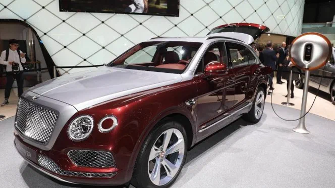 Представники Bentley розповіли, яке електричне майбутнє у компанії