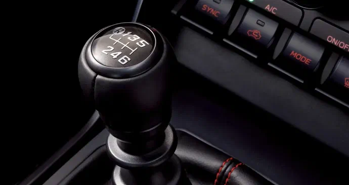 Subaru запитує клієнтів, чи хочуть вони позашляховик з “механікою”