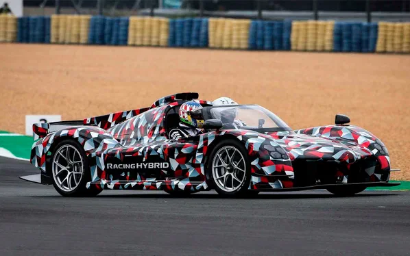 Новий гіперкар від Toyota для громадських доріг показали публіці (ВІДЕО)