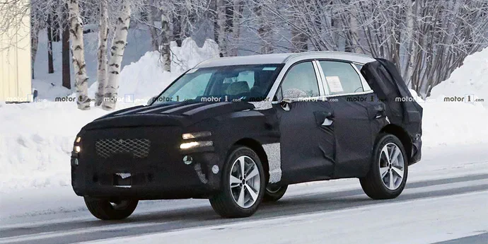 Першому серійному кросоверу Genesis влаштували початкові тести