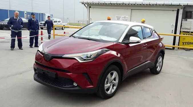 Toyota C-HR серійного зразка потрапила без захисної муфти