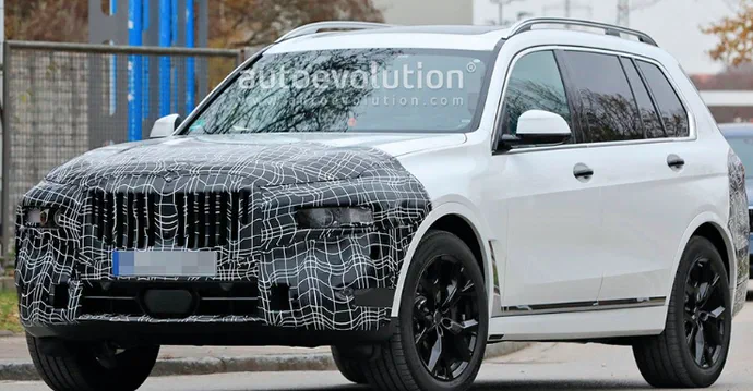 BMW X7 в оновленому виконанні тестують на громадських дорогах