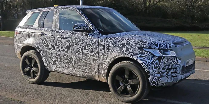 Новий Land Rover Defender активно проходить тести на дорогах
