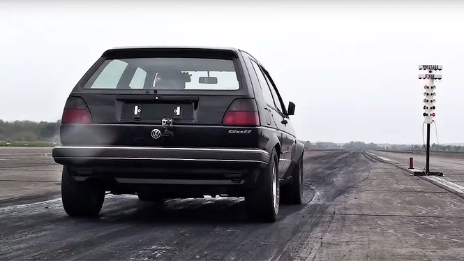 В старий Volkswagen Golf впровадили двигун на 1233 «коней»