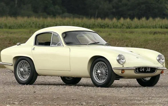 Гіперкар Lotus показали на першому зображенні