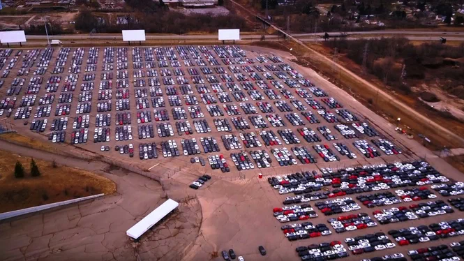 На відеоролику продемонстрували тисячі покинутих авто Volkswagen з дизельними моторами