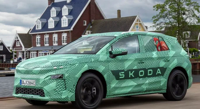 Skoda Elroq 2025: новий електричний позашляховик з трьома варіантами батарей на базі MEB