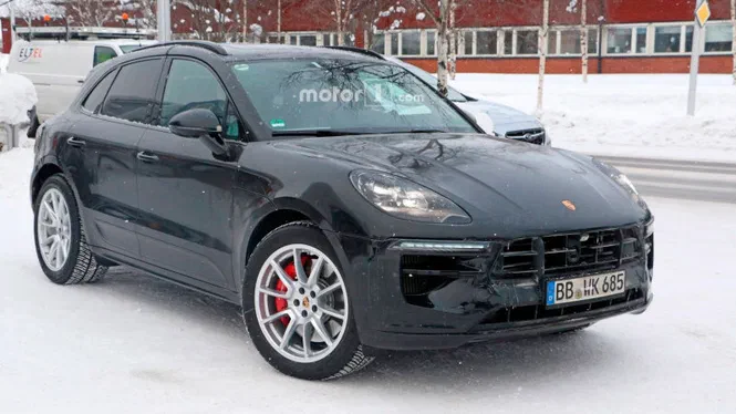 Porsche Macan 2019 знову помічений на тестах