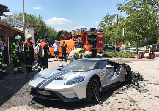 Перша поїздка суперкара Ford GT закінчилась повним знищенням