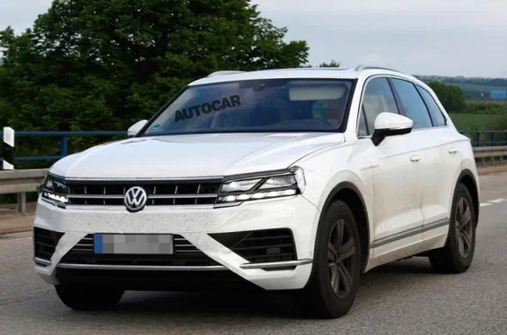 Новий Volkswagen Touareg попався на тестових заїздах