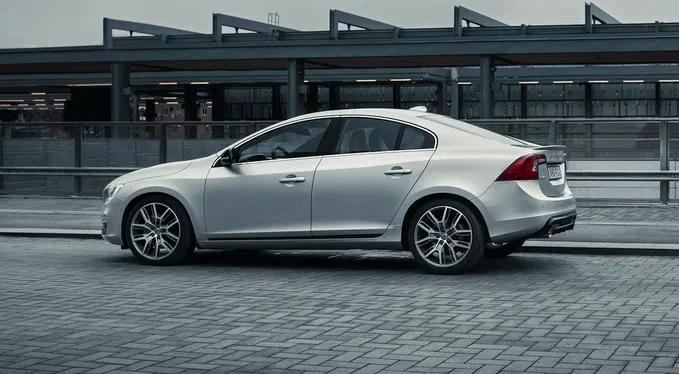 Polestar зробив спецверсії S60 та V60