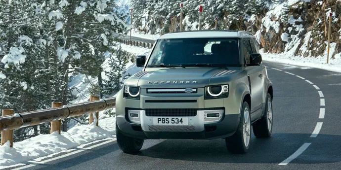 Land Rover готує бюджетний позашляховик і ультрадорогий Defender