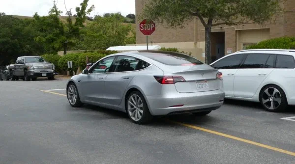 Tesla вивела на тести свій найбюджетніший електромобіль