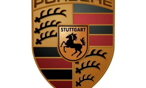 Porsche приступає до торгівлі одягом, годинниками та електронікою