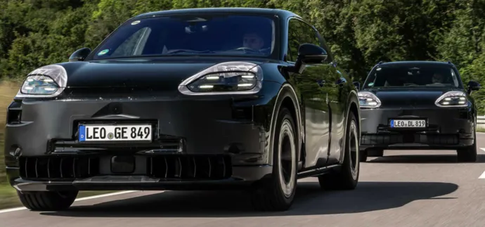 Porsche залишається вірним бензиновим двигунам: оновлення стратегії електромобілів