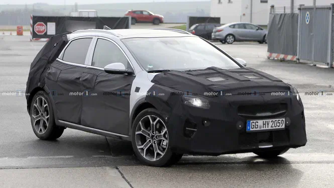 Новенький Kia Ceed поїхав на тести