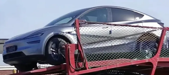 Tesla Model Y «Juniper» помітили на автовозах у Китаї