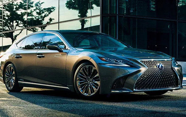 Флагман Lexus з'явився на ринку