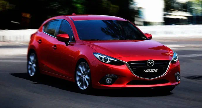 Mazda3 їде на ремонт через витік пального