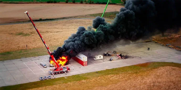 The Grand Tour пограли в морський бій… автомобілями