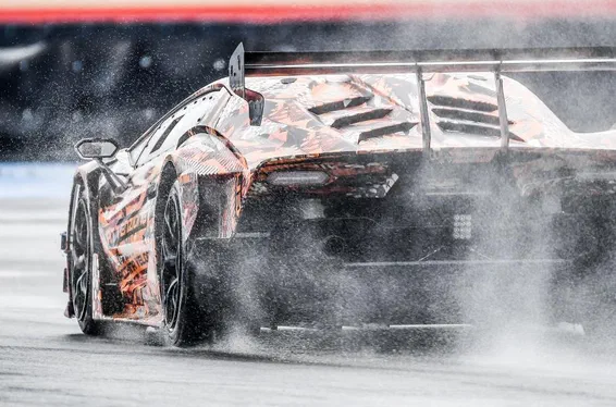 Lamborghini завершує перевірку гоночного гіперкара на треку (ВІДЕО)