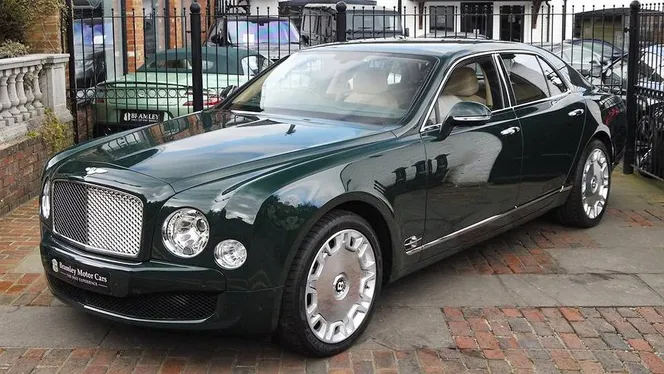На продажу виставили автомобіль Bentley Єлизавети II