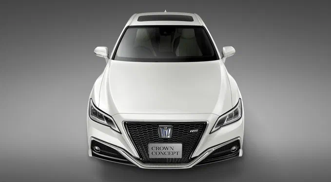 Демонстровано предвестник 4-дверного Toyota Crown