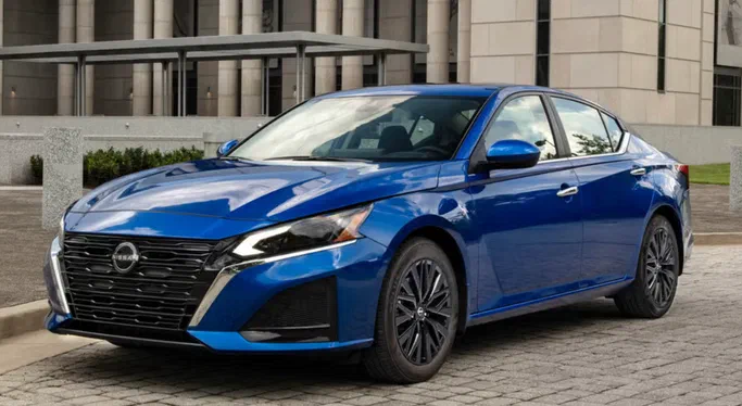 Nissan Altima 2025: Нові рішення та модернізація, але менше потужності