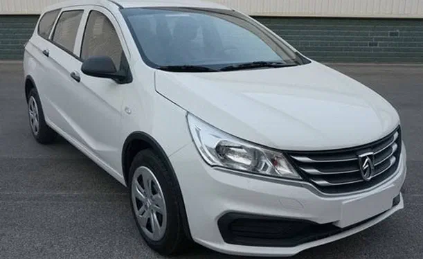 Baojun засвітив свій бюджетний компактвен