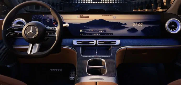 Mercedes показав салон нового GLC з гігантським Hyperscreen на всю панель