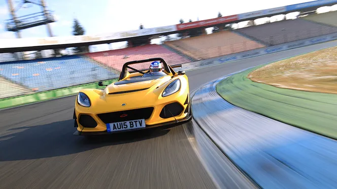 Болід Lotus «зробив» автодром «Хоккенхаймринг»