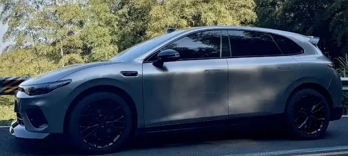 Leapmotor показала перші фото Lafa 5 Ultra, який дебютує у другому кварталі 2026-гоу