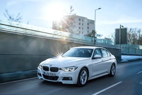 В США влітку приїде «безвідходний» BMW 330e iPerformance