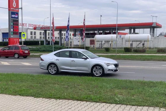 Нова Skoda Octavia потрапила без захисного камуфляжу