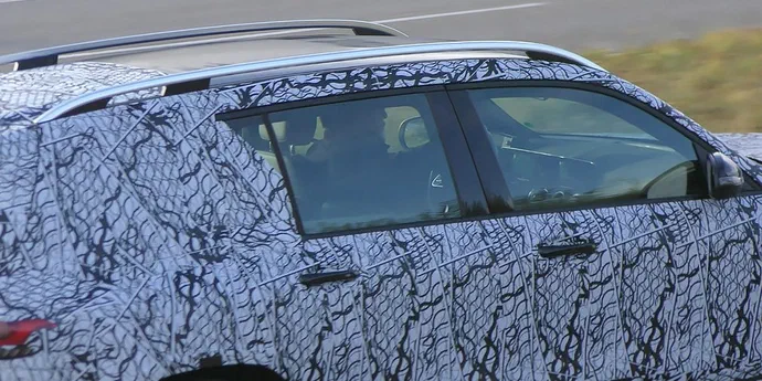 Відео тестів новітнього кросовера Mercedes-Benz GLB