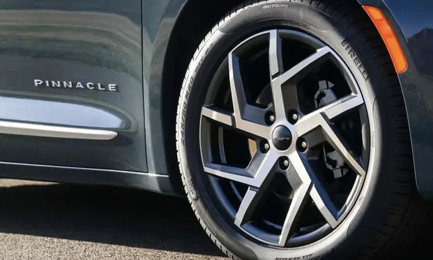 Chrysler готує дешеву новинку: бренд може повернутися до масового сегмента