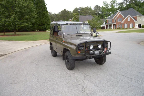 УАЗ-469 продали за ціну Cadillac Escalade