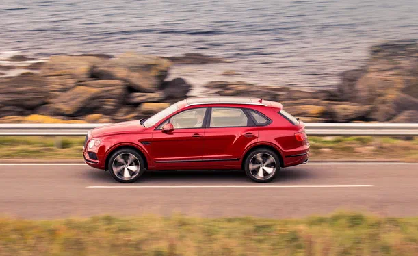 Bentley Bentayga V8 представлений офіційно