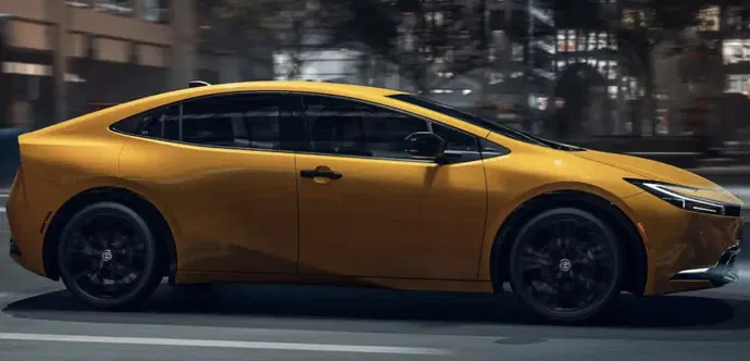 Toyota у липні 2025 року продала рекордні 963 тисячі автомобілів, майже половина з них — електрифіковані