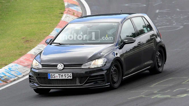 Volkswagen Golf: новинка компанії постала у всій красі