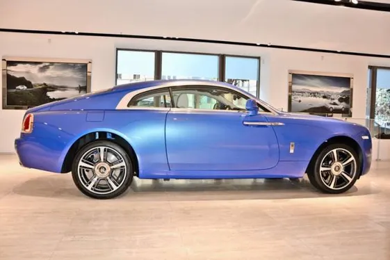 Rolls-Royce Wraith - автомобілі в салонах!