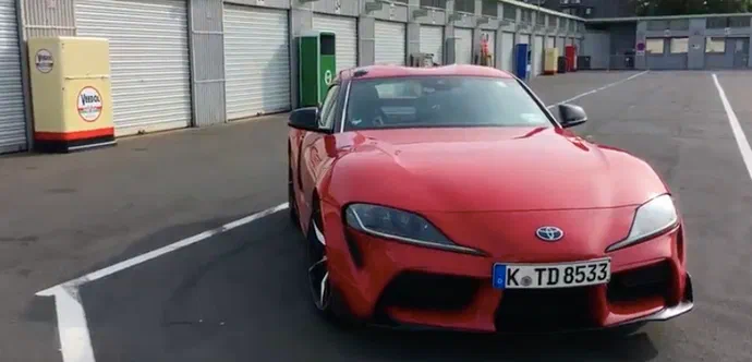 Toyota Supra змагалася з BMW Z4 на Нюрбургринзі (ВІДЕО)