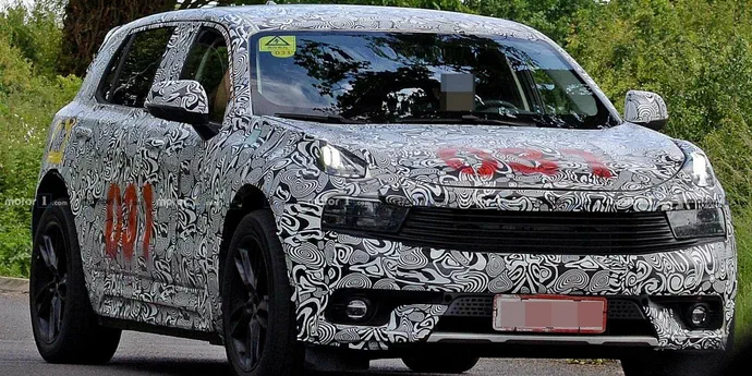 Вперше на тести виїхав перший кросовер від Lotus