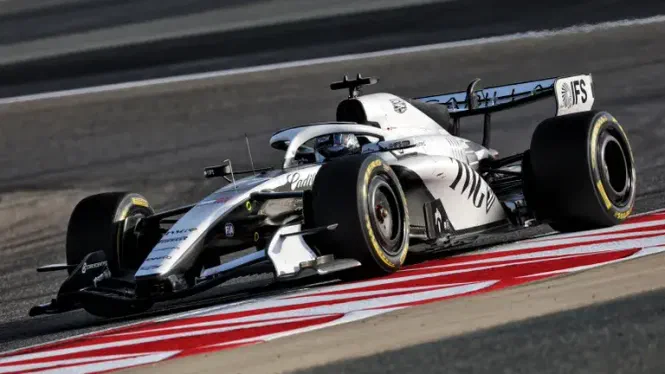 Cadillac F1 показала монохромне ліврею під час Супербоула