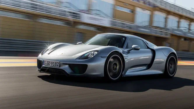 Кожен Porsche 918 Spyder поїде на ремонт