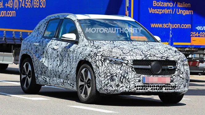 Mercedes-Benz GLA потрапив до об'єктивів папараці на тестах (ВІДЕО)